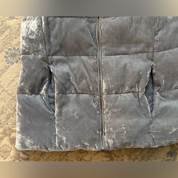 LOFT Light Blue Crushed Velvet Puffer Vest - Picture 5 of 9